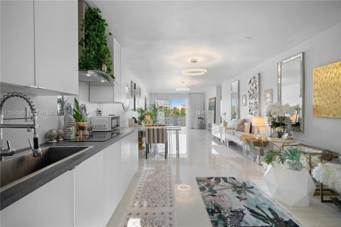 Condominio en North Miami, Florida, 1 dormitorio № 2011126