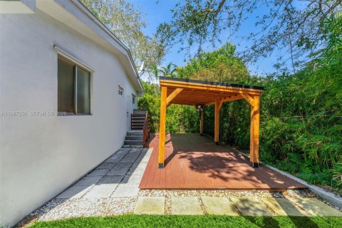 Casa en venta en South Miami, Florida, 3 dormitorios, 138.24 m2 № 2032468 - foto 28