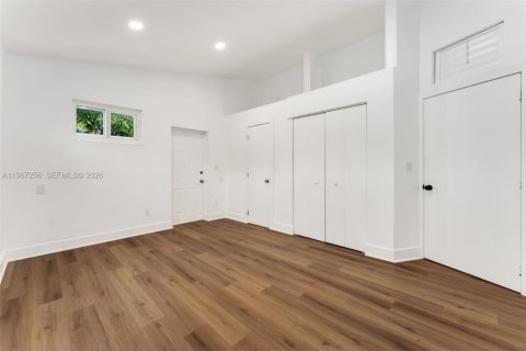 Casa en venta en South Miami, Florida, 3 dormitorios, 138.24 m2 № 2032468 - foto 17