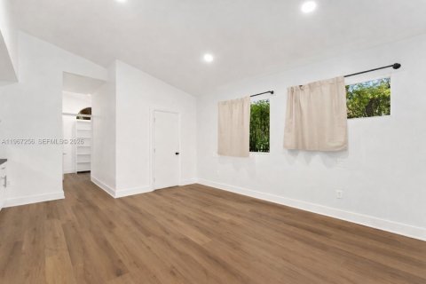 Casa en venta en South Miami, Florida, 3 dormitorios, 138.24 m2 № 2032468 - foto 11