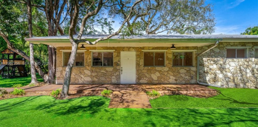 Casa en South Miami, Florida 3 dormitorios, 138.24 m2 № 2032468