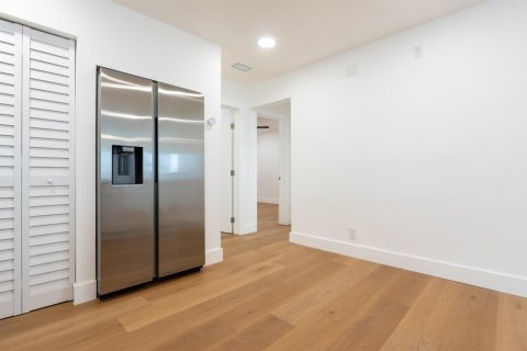 Condo in Fort Lauderdale, Florida, 3 bedrooms  № 2387945 - photo 6