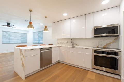 Condo in Fort Lauderdale, Florida, 3 bedrooms  № 2387945 - photo 1