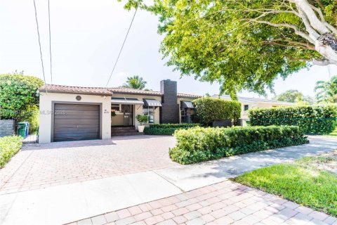 Casa en alquiler en Miami, Florida, 3 dormitorios, 150.04 m2 № 2063193 - foto 23