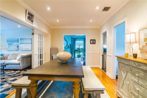 Casa en alquiler en Miami, Florida, 3 dormitorios, 150.04 m2 № 2063193 - foto 18