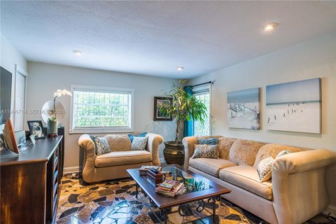 Casa en alquiler en Miami, Florida, 3 dormitorios, 150.04 m2 № 2063193 - foto 13