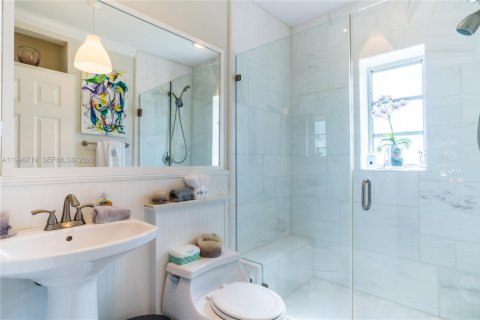 Casa en alquiler en Miami, Florida, 3 dormitorios, 150.04 m2 № 2063193 - foto 5