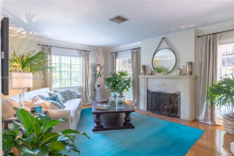 Casa en alquiler en Miami, Florida, 3 dormitorios, 150.04 m2 № 2063193 - foto 7