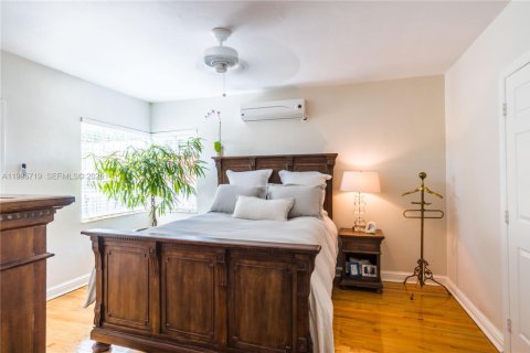 Casa en alquiler en Miami, Florida, 3 dormitorios, 150.04 m2 № 2063193 - foto 20