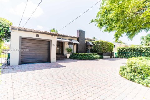 Casa en alquiler en Miami, Florida, 3 dormitorios, 150.04 m2 № 2063193 - foto 25