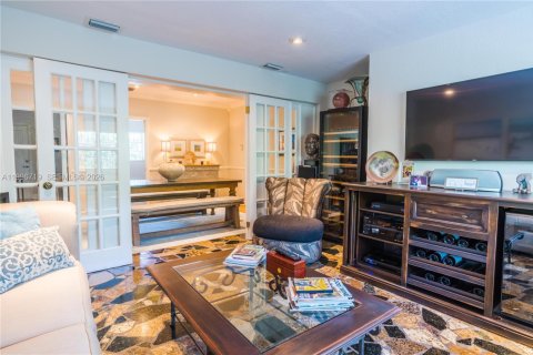 Casa en alquiler en Miami, Florida, 3 dormitorios, 150.04 m2 № 2063193 - foto 16