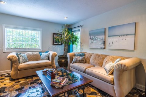 Casa en alquiler en Miami, Florida, 3 dormitorios, 150.04 m2 № 2063193 - foto 15