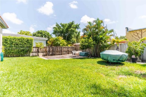 Casa en alquiler en Miami, Florida, 3 dormitorios, 150.04 m2 № 2063193 - foto 2