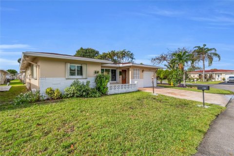 Villa ou maison à louer à Deerfield Beach, Floride: 3 chambres, 146.32 m2 № 2091311 - photo 2