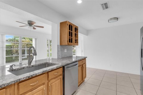 Villa ou maison à louer à Deerfield Beach, Floride: 3 chambres, 146.32 m2 № 2091311 - photo 8