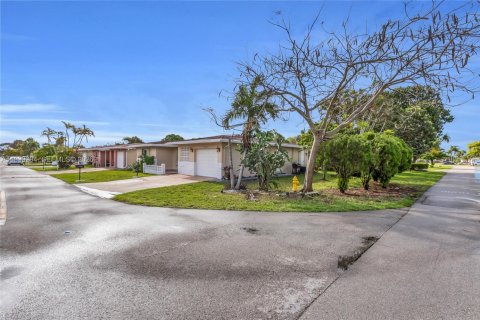 Villa ou maison à louer à Deerfield Beach, Floride: 3 chambres, 146.32 m2 № 2091311 - photo 3