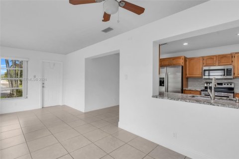 Villa ou maison à louer à Deerfield Beach, Floride: 3 chambres, 146.32 m2 № 2091311 - photo 15