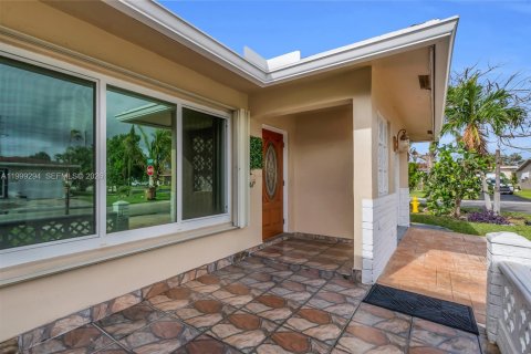 Villa ou maison à louer à Deerfield Beach, Floride: 3 chambres, 146.32 m2 № 2091311 - photo 4