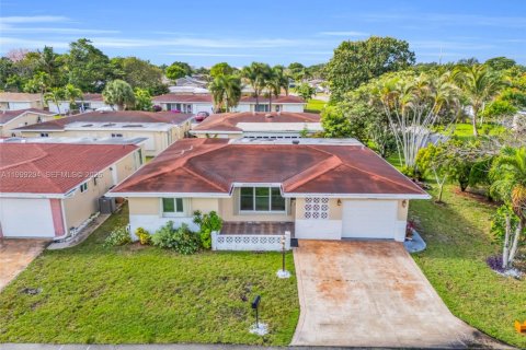 Villa ou maison à Deerfield Beach, Floride 3 chambres, 146.32 m2 № 2091311