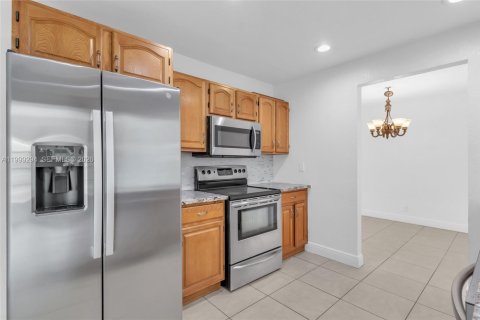 Villa ou maison à louer à Deerfield Beach, Floride: 3 chambres, 146.32 m2 № 2091311 - photo 9