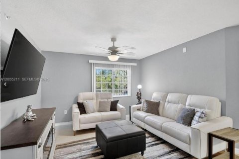 Condo in Boynton Beach, Florida, 3 bedrooms  № 2266074 - photo 2