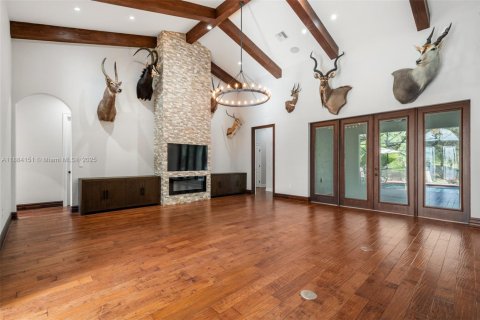 House in Sebring, Florida 5 bedrooms, 311.59 sq.m. № 1939105 - photo 5
