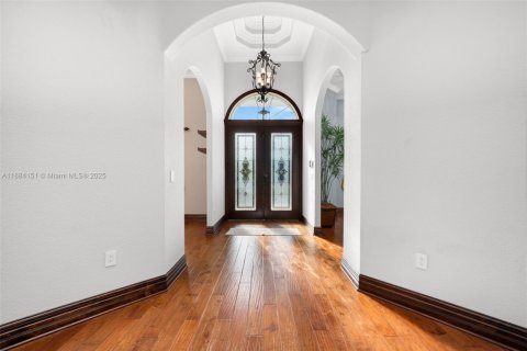 House in Sebring, Florida 5 bedrooms, 311.59 sq.m. № 1939105 - photo 3