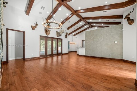 House in Sebring, Florida 5 bedrooms, 311.59 sq.m. № 1939105 - photo 6
