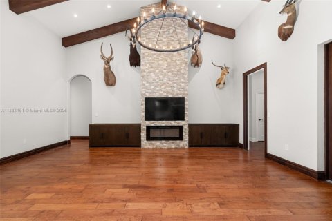 House in Sebring, Florida 5 bedrooms, 311.59 sq.m. № 1939105 - photo 7