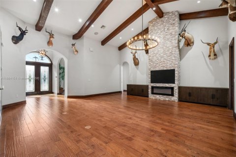 House in Sebring, Florida 5 bedrooms, 311.59 sq.m. № 1939105 - photo 4