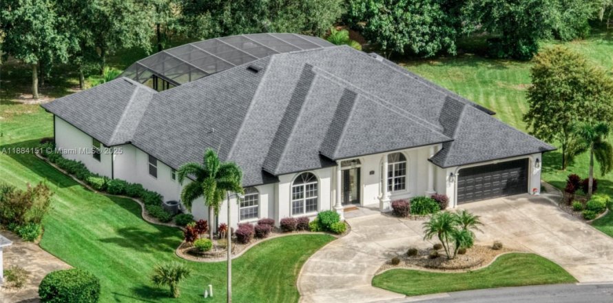 House in Sebring, Florida 5 bedrooms, 311.59 sq.m. № 1939105