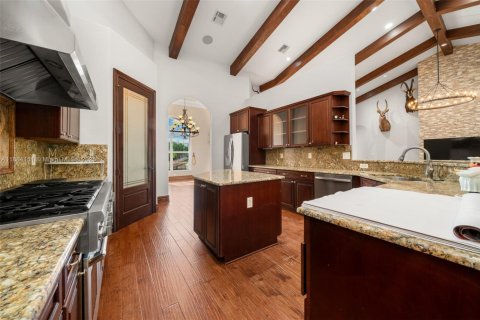 House in Sebring, Florida 5 bedrooms, 311.59 sq.m. № 1939105 - photo 12