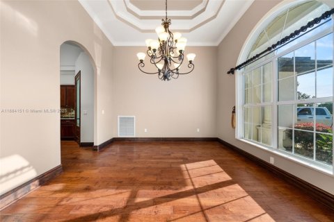 House in Sebring, Florida 5 bedrooms, 311.59 sq.m. № 1939105 - photo 20