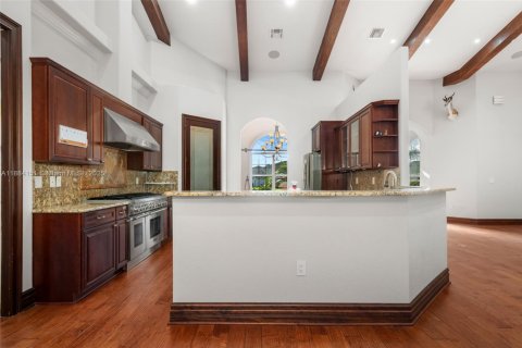 House in Sebring, Florida 5 bedrooms, 311.59 sq.m. № 1939105 - photo 17
