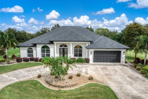 House in Sebring, Florida 5 bedrooms, 311.59 sq.m. № 1939105 - photo 2