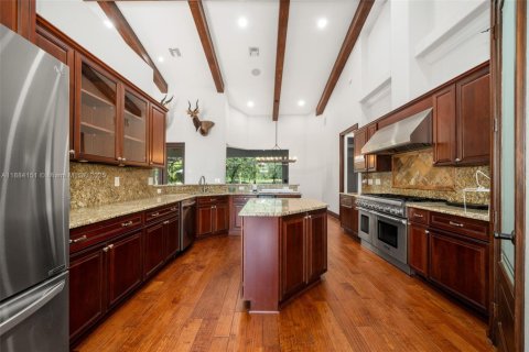 House in Sebring, Florida 5 bedrooms, 311.59 sq.m. № 1939105 - photo 11