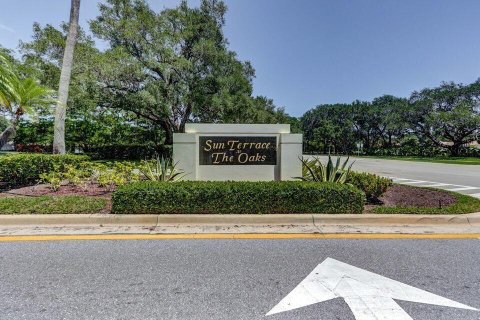 Townhouse in Palm Beach Gardens, Florida 2 bedrooms, 107.02 sq.m. № 939085 - photo 1