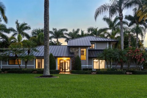 Casa en Miami, Florida 5 dormitorios, 296.17 m2 № 2378723