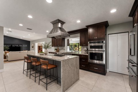 Casa en venta en Miami, Florida, 5 dormitorios, 296.17 m2 № 2378723 - foto 9