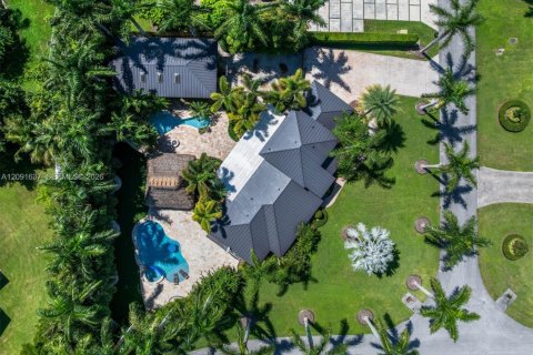Casa en venta en Miami, Florida, 5 dormitorios, 296.17 m2 № 2378723 - foto 3