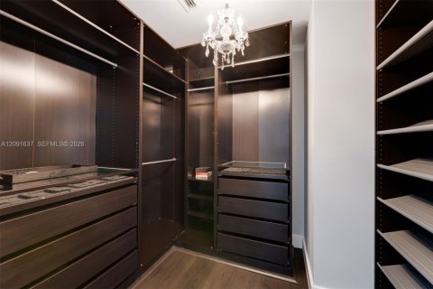 Casa en venta en Miami, Florida, 5 dormitorios, 296.17 m2 № 2378723 - foto 23