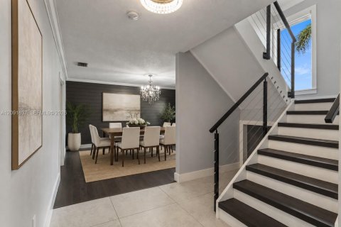 Casa en venta en Miami, Florida, 5 dormitorios, 296.17 m2 № 2378723 - foto 6