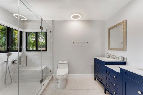 Casa en venta en Miami, Florida, 5 dormitorios, 296.17 m2 № 2378723 - foto 24