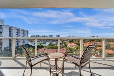 Condo in Aventura, Florida, 2 bedrooms № 2065611 - photo 4