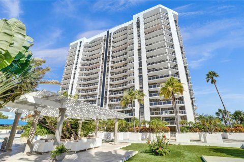 Condo in Aventura, Florida, 2 bedrooms № 2065611 - photo 6