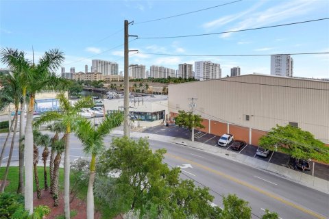 Condominio en alquiler en Aventura, Florida, 2 dormitorios, 99.78 m2 № 2026057 - foto 15