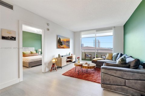 Condominio en alquiler en Aventura, Florida, 2 dormitorios, 99.78 m2 № 2026057 - foto 6