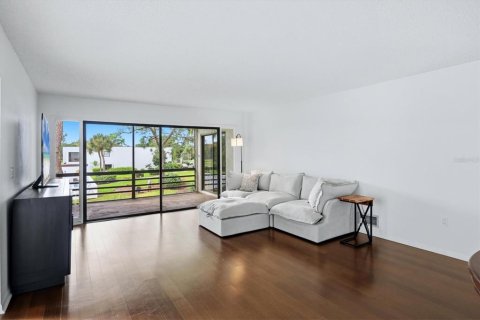 Condo in Sarasota, Florida, 2 bedrooms  № 2403565 - photo 10