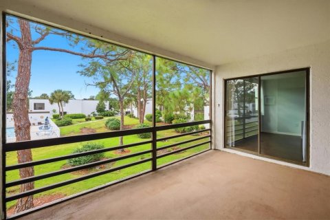 Condo in Sarasota, Florida, 2 bedrooms  № 2403565 - photo 27