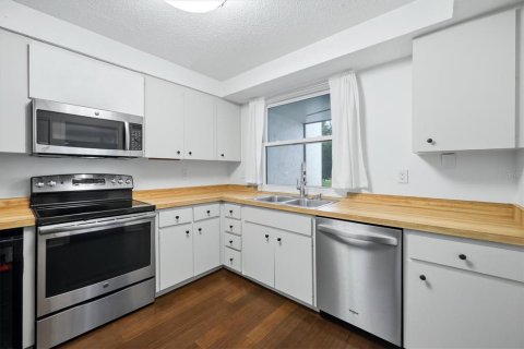 Condo in Sarasota, Florida, 2 bedrooms  № 2403565 - photo 14